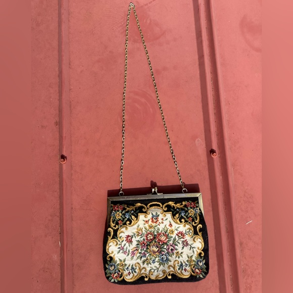 Vintage Black and multicolor Floral Tapestry Gold Chain Metal Frame Purse - Picture 4 of 4